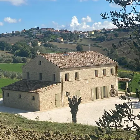 Casale Dei Cinque Colli مزرعة للإقامة *